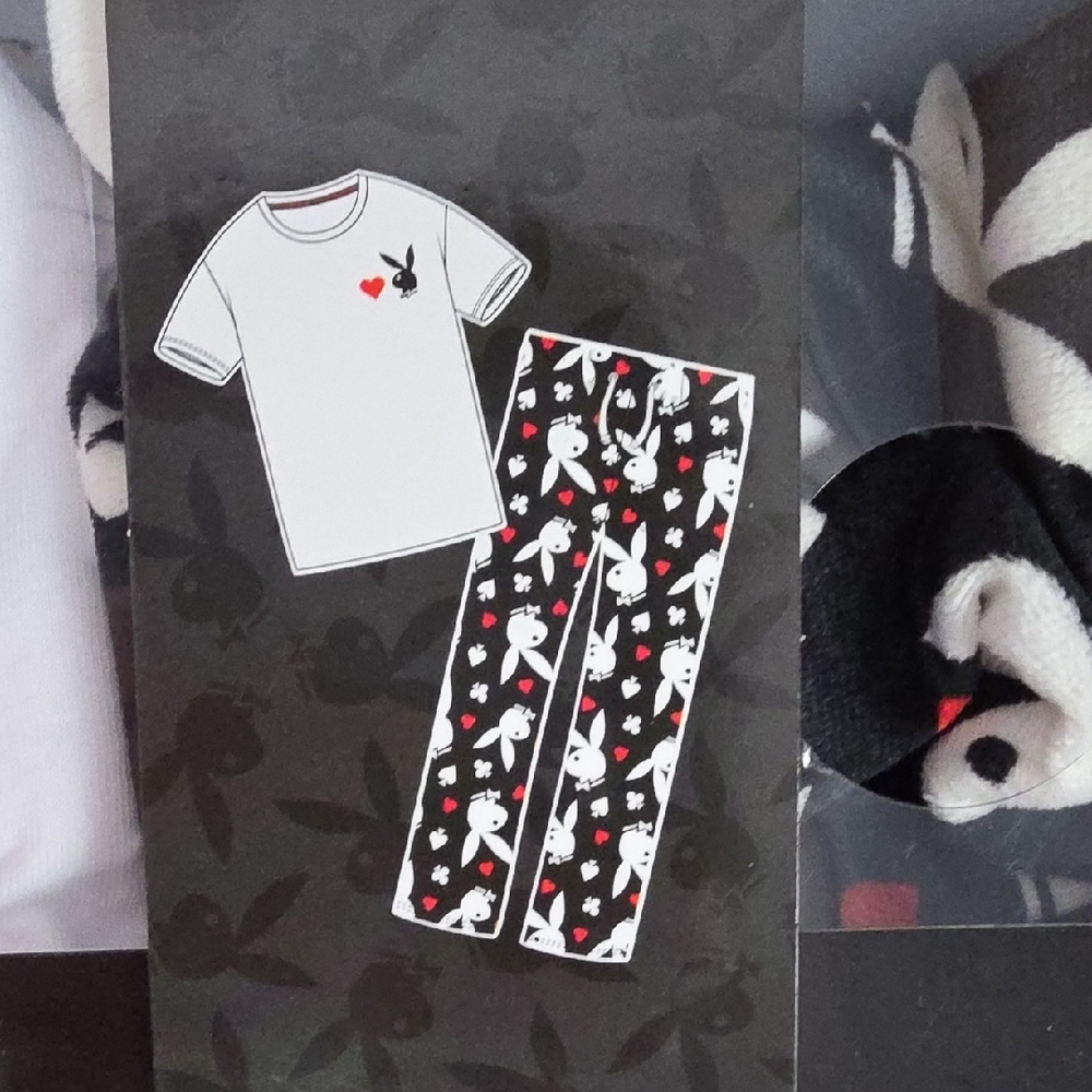 Playboy Black and White Lounge Set with Red Hearts size medium - Picture 3 of 9